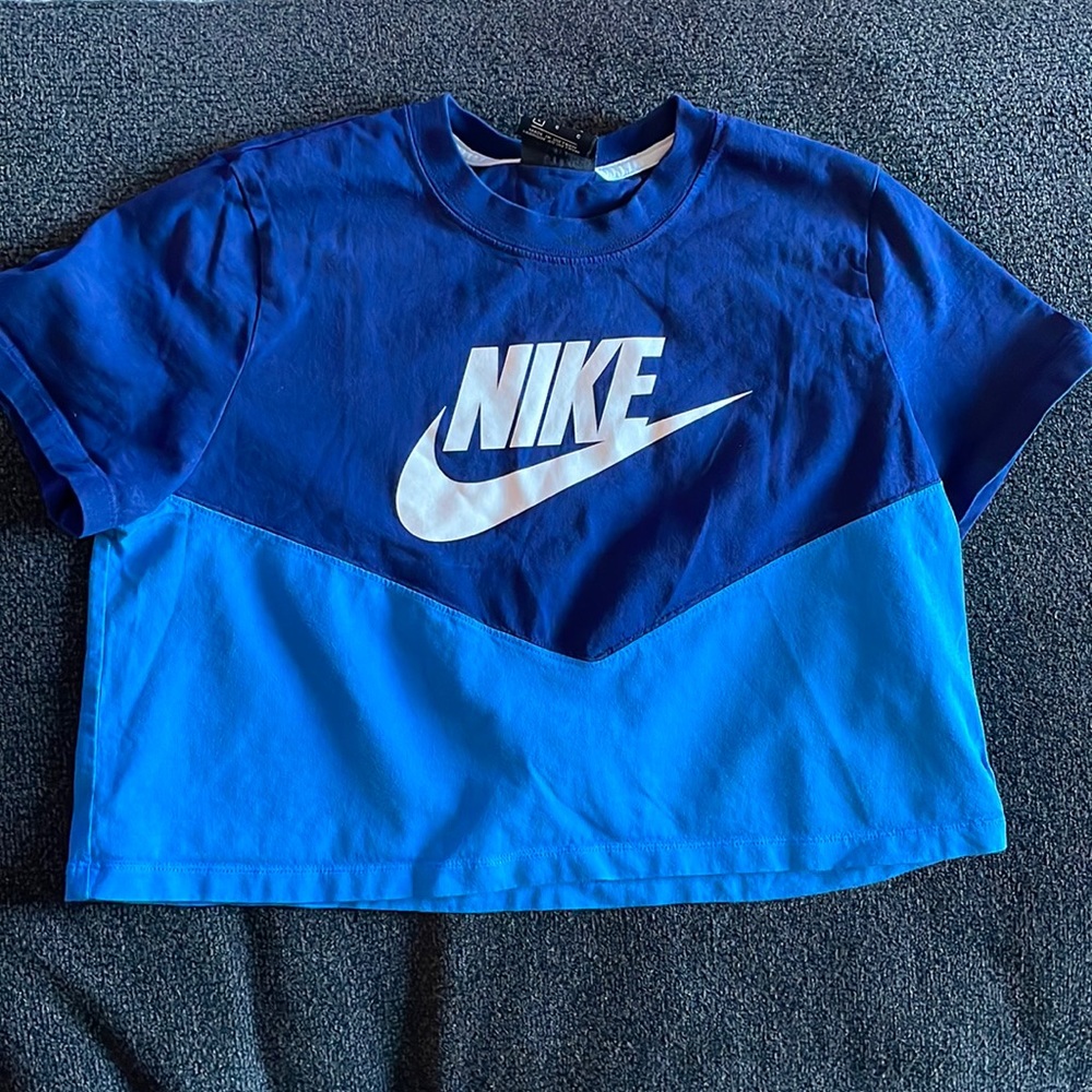 Nike Crop Top